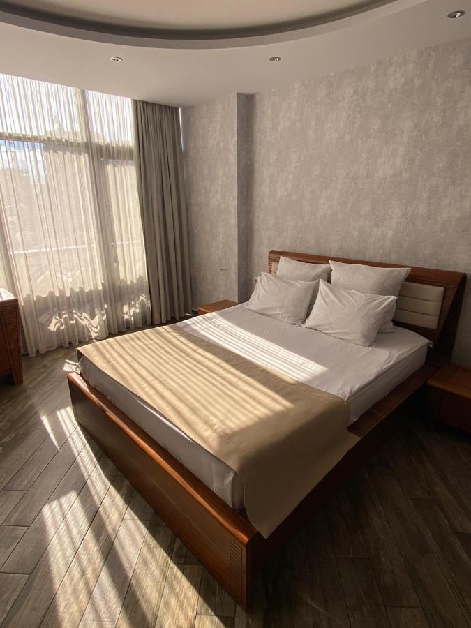 Hotel Light Palace Batumi Bagian luar foto