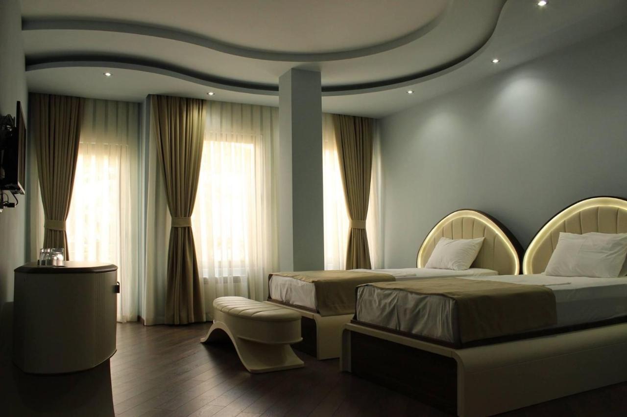 Hotel Light Palace Batumi Bagian luar foto