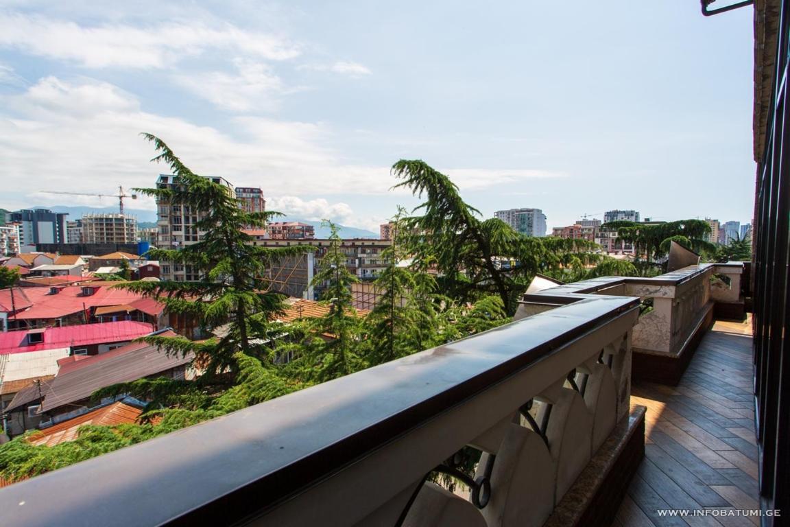 Hotel Light Palace Batumi Bagian luar foto