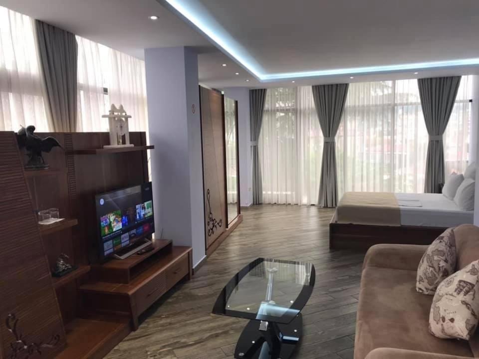 Hotel Light Palace Batumi Bagian luar foto