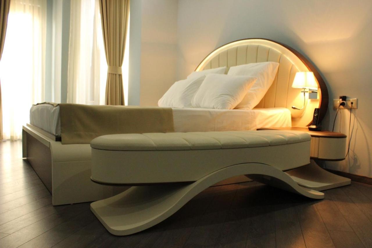 Hotel Light Palace Batumi Bagian luar foto