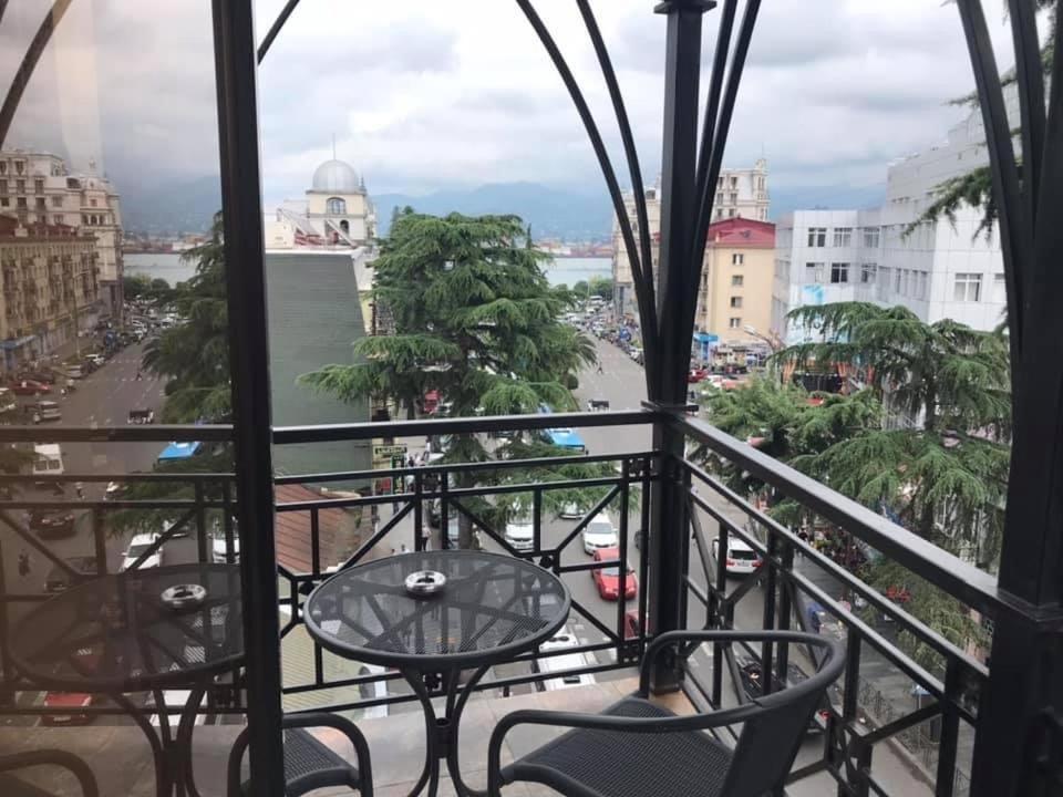 Hotel Light Palace Batumi Bagian luar foto