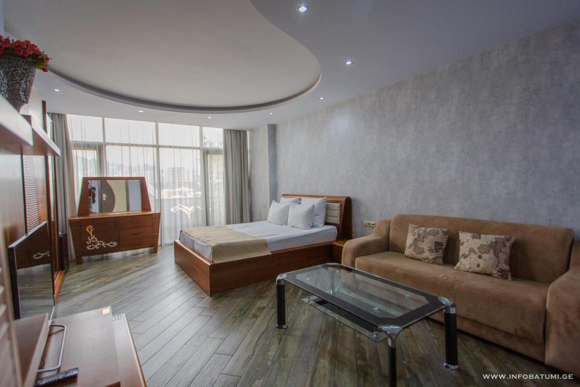 Hotel Light Palace Batumi Bagian luar foto