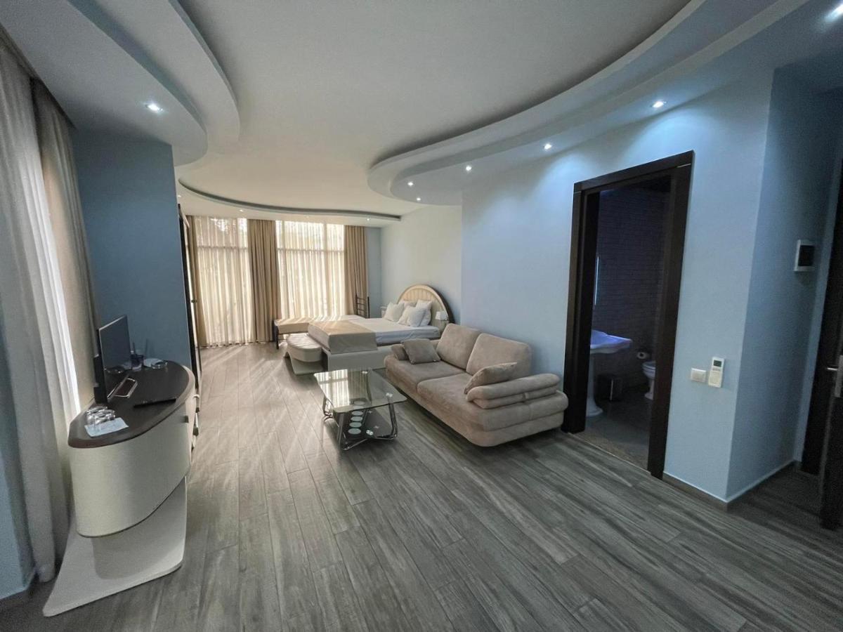 Hotel Light Palace Batumi Bagian luar foto