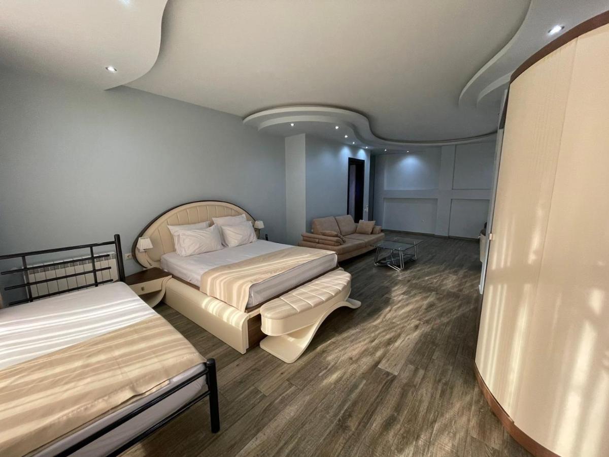 Hotel Light Palace Batumi Bagian luar foto