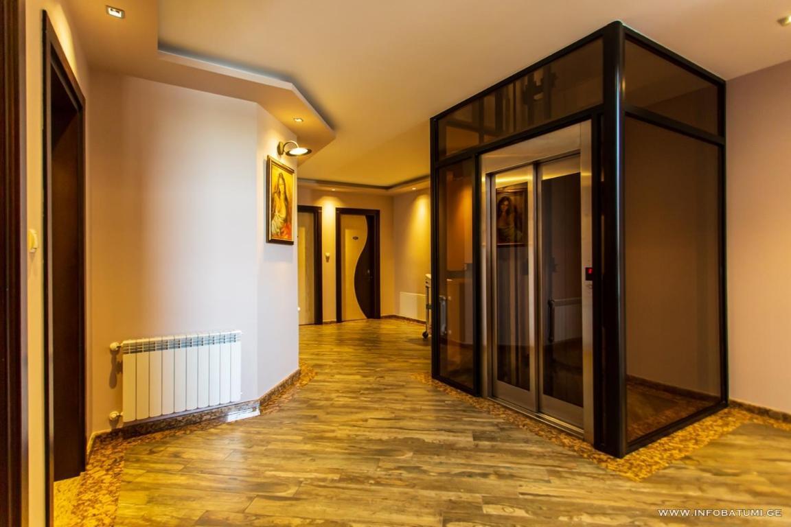 Hotel Light Palace Batumi Bagian luar foto